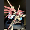 Gundam MG Freedom 2.0 1/100 – Versão Cherry Blossom com Efeitos Mágicos e Adesivos Exclusivos | Modelo Montável para Colecionadores