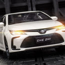 Miniatura Toyota Corolla 1:32 – Liga Metálica com Portas Abertas, Luz e Som, Sistema Pull Back, Coleção e Presente Infantil
