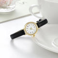 Relógio Feminino Elegante – Mostrador Romano Pequeno, Pulseira de Couro, Estilo Clássico e Sofisticado