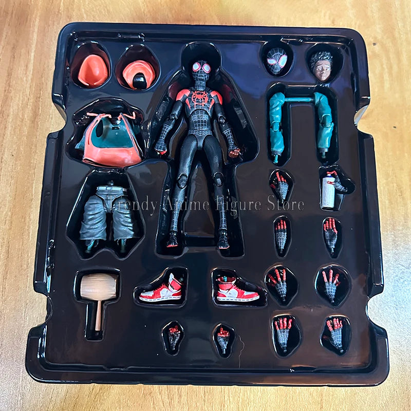Action Figure Miles Morales – Spider-Man: No Aranhaverso | Modelo Colecionável Articulado da Sentinel