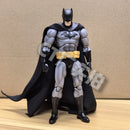 Batman Mafex 126 – Figura Articulada 16cm | DC Justice League Hush | Coleção The Dark Knight
