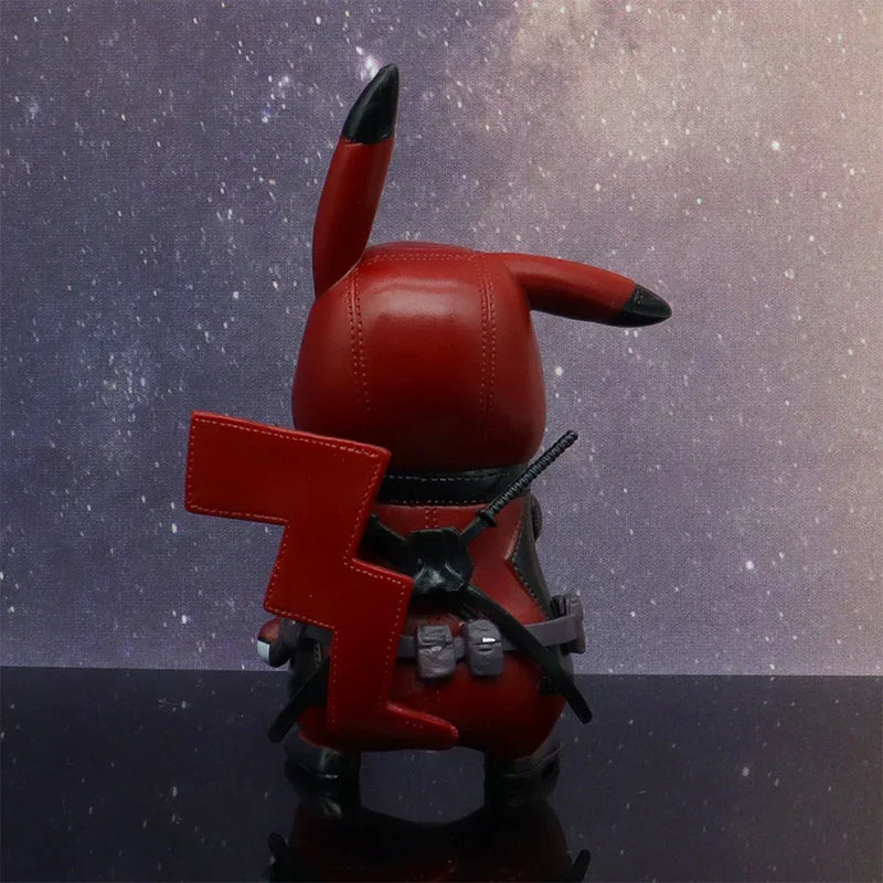 Boneco Pikachu Fantasiado de Deadpool – 12cm | Versão Q Kawaii para Decoração de Mesa ou Carro