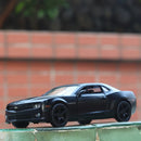 Miniatura Chevrolet Camaro 1:36 – Carro de Liga Metálica com Portas Abertas e Sistema Pull Back, Colecionável e Presente
