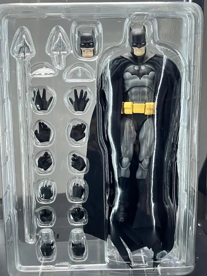 Batman Mafex 126 – Figura Articulada 16cm | DC Justice League Hush | Coleção The Dark Knight