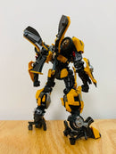 Trumpeter TF-5 BEE 08105 | Kit de Montagem Inteligente | Robô Transformável em Carro – Não precisa de cola!