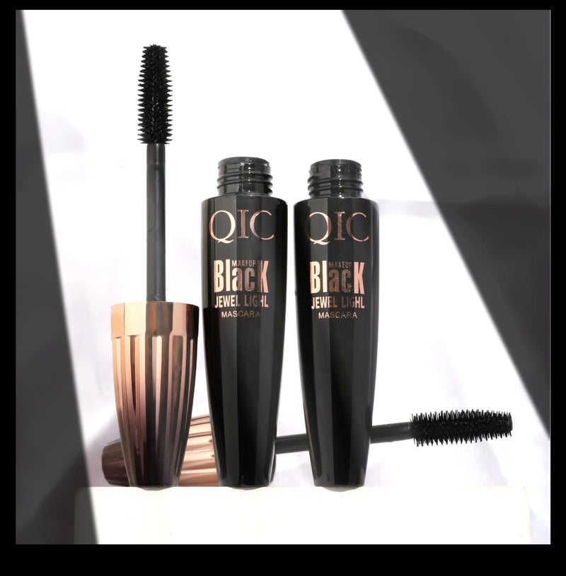 Máscara de Cílios 4D à Prova d’Água – Volume Extra, Curvatura Perfeita e Efeito Olhos Grandes
