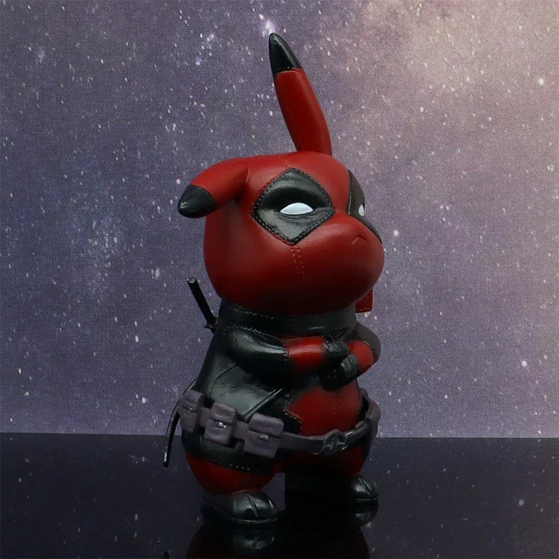Boneco Pikachu Fantasiado de Deadpool – 12cm | Versão Q Kawaii para Decoração de Mesa ou Carro